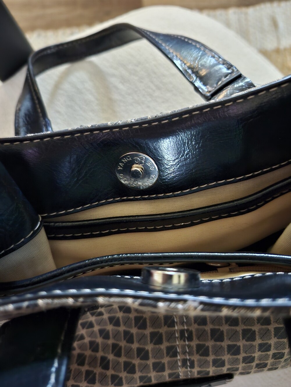 Liz Claiborne Structured Beige and Black Small Bag - Picture 6 of 8